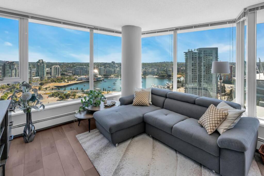 Spacious Dt 2-Bdr High-Rise With View, Pool, Gym Vancouver Exterior photo