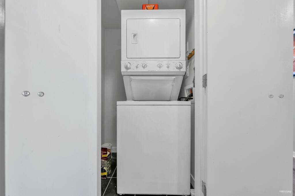 Spacious Dt 2-Bdr High-Rise With View, Pool, Gym Vancouver Exterior photo